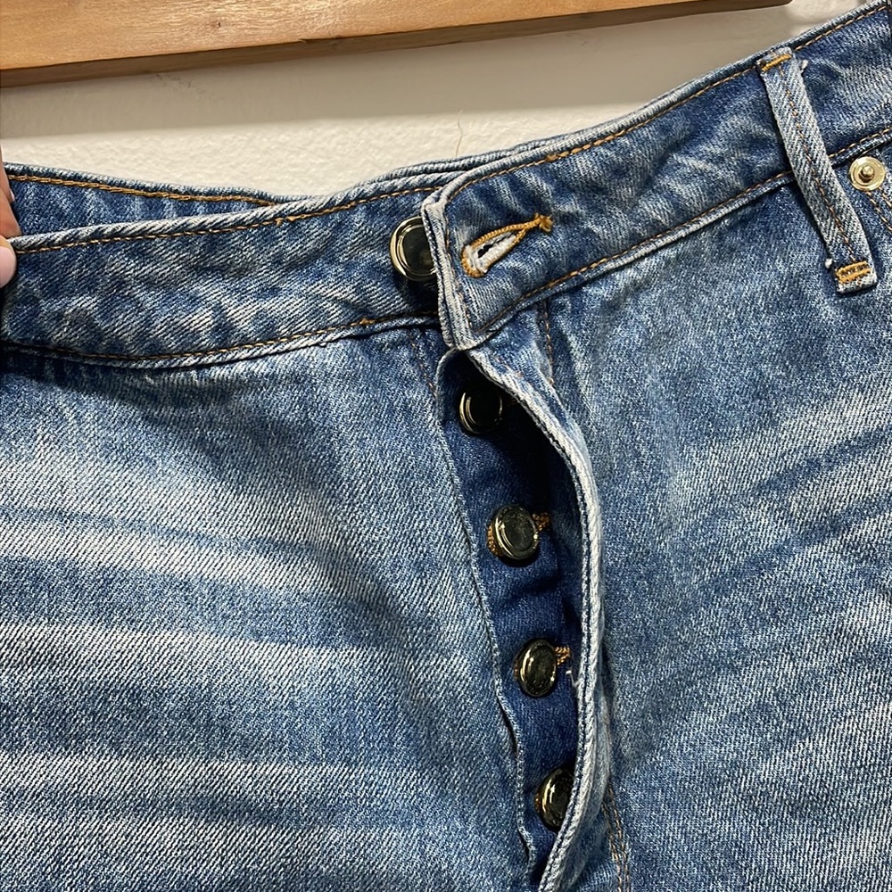 Good American Buttonfly Bombshell Ripped Jean Sho… - image 4